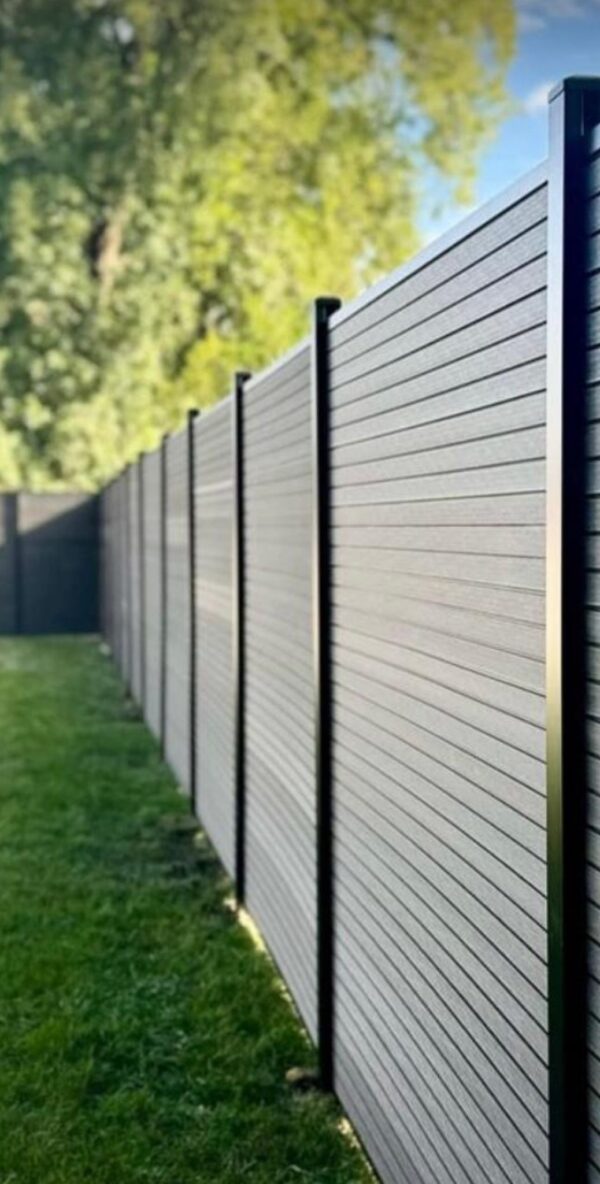 COMPOSITE FENCE (BLACK)
