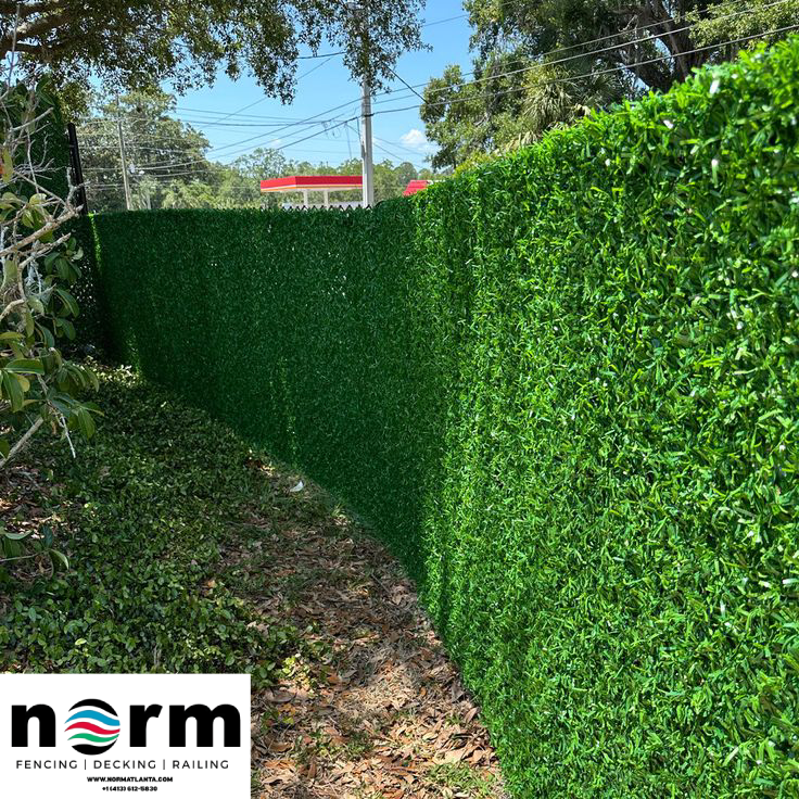 UV-protected green fence with natural look