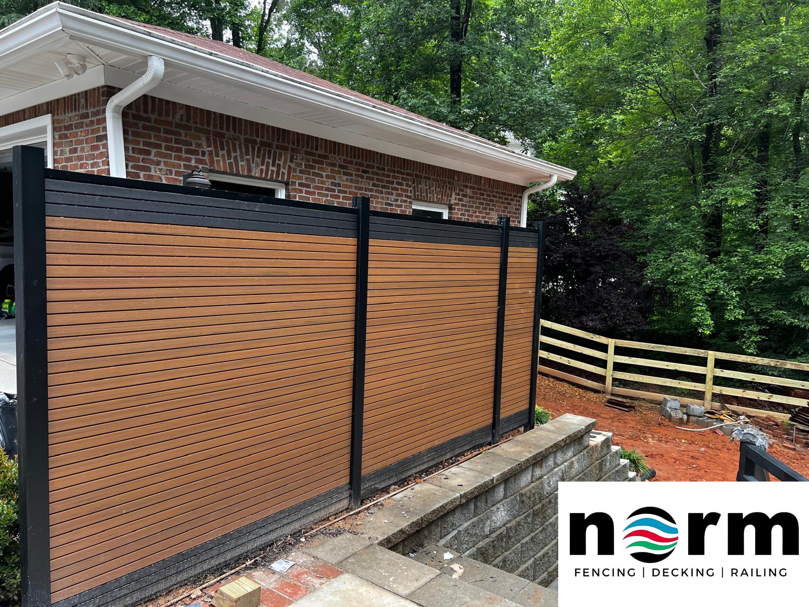 Modern backyard in Atlanta with WPC composite fencing installation